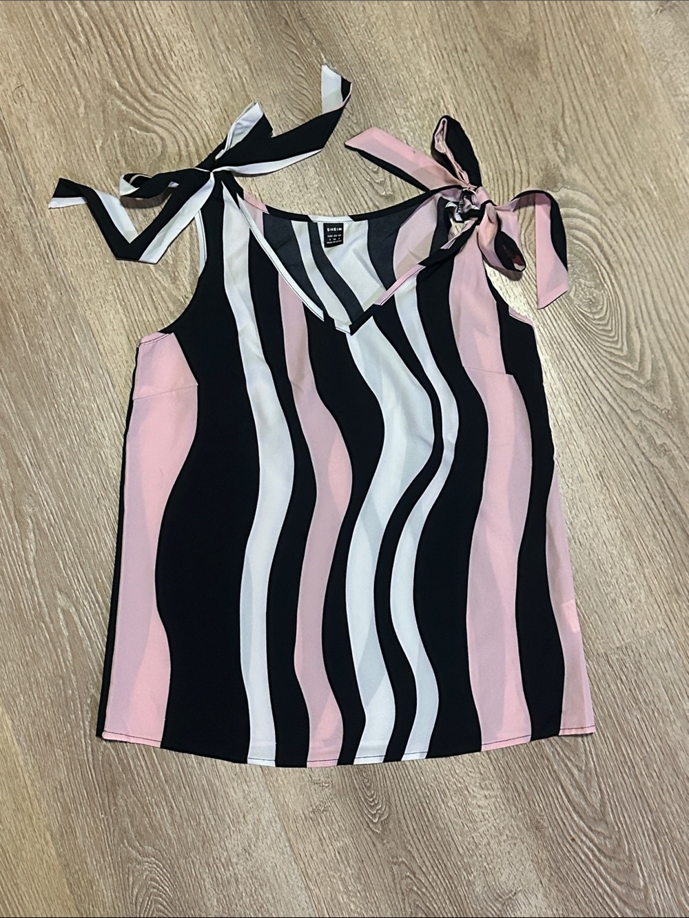 SHEIN Pink Black White Wavy Stripe Tie-Shoulder Sleeveless Top